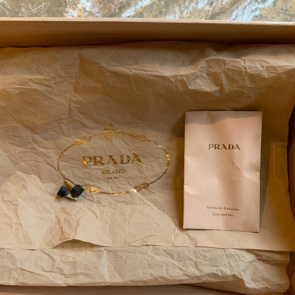 Elegant Prada peep toe heels in Size 42. - Picture 8 of 8